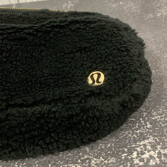 Lululemon Fleece Everywhere Belt Bag - Picture 3 of 11